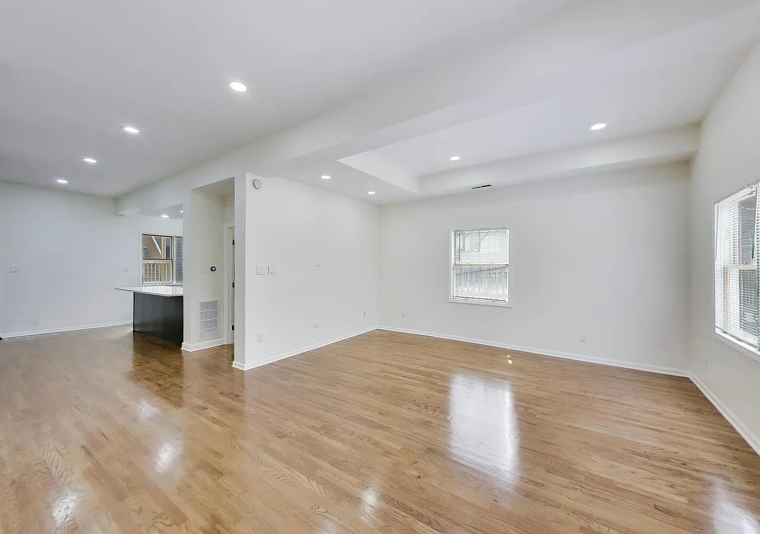 2 bed, 2027 sqft, $4,800 — Photo 3