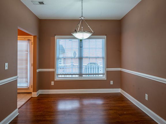 4th image of 1721 Skyline Dr #200