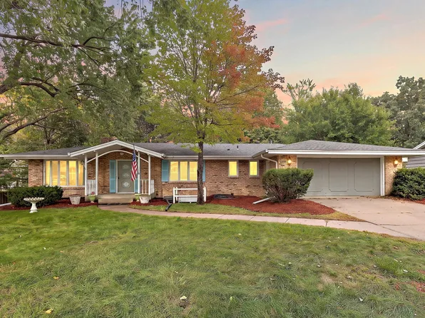 1495 Trollhagen Dr, Minneapolis, MN 55421
