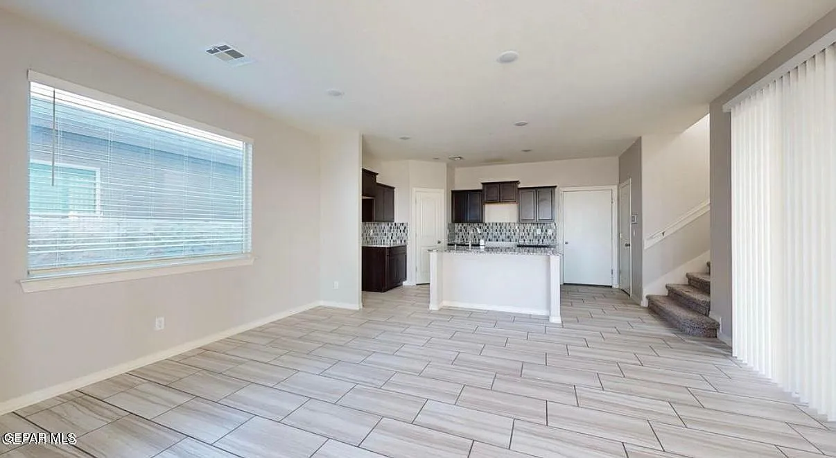 4 bed, 2.5 bath, 2588 sqft, $2,250 — Photo 4
