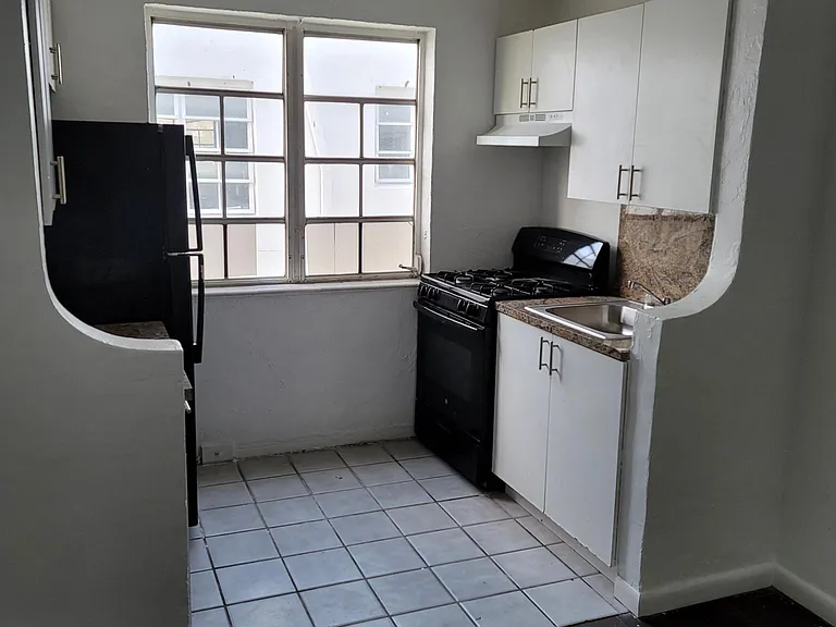 1350 Euclid Ave #6 — Photo 2