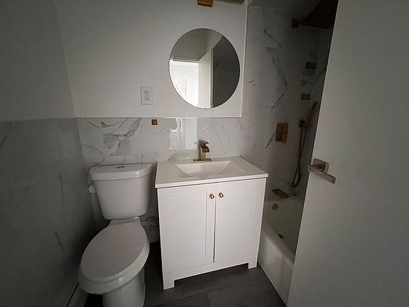 3rd image of 552 Washington Ave #11