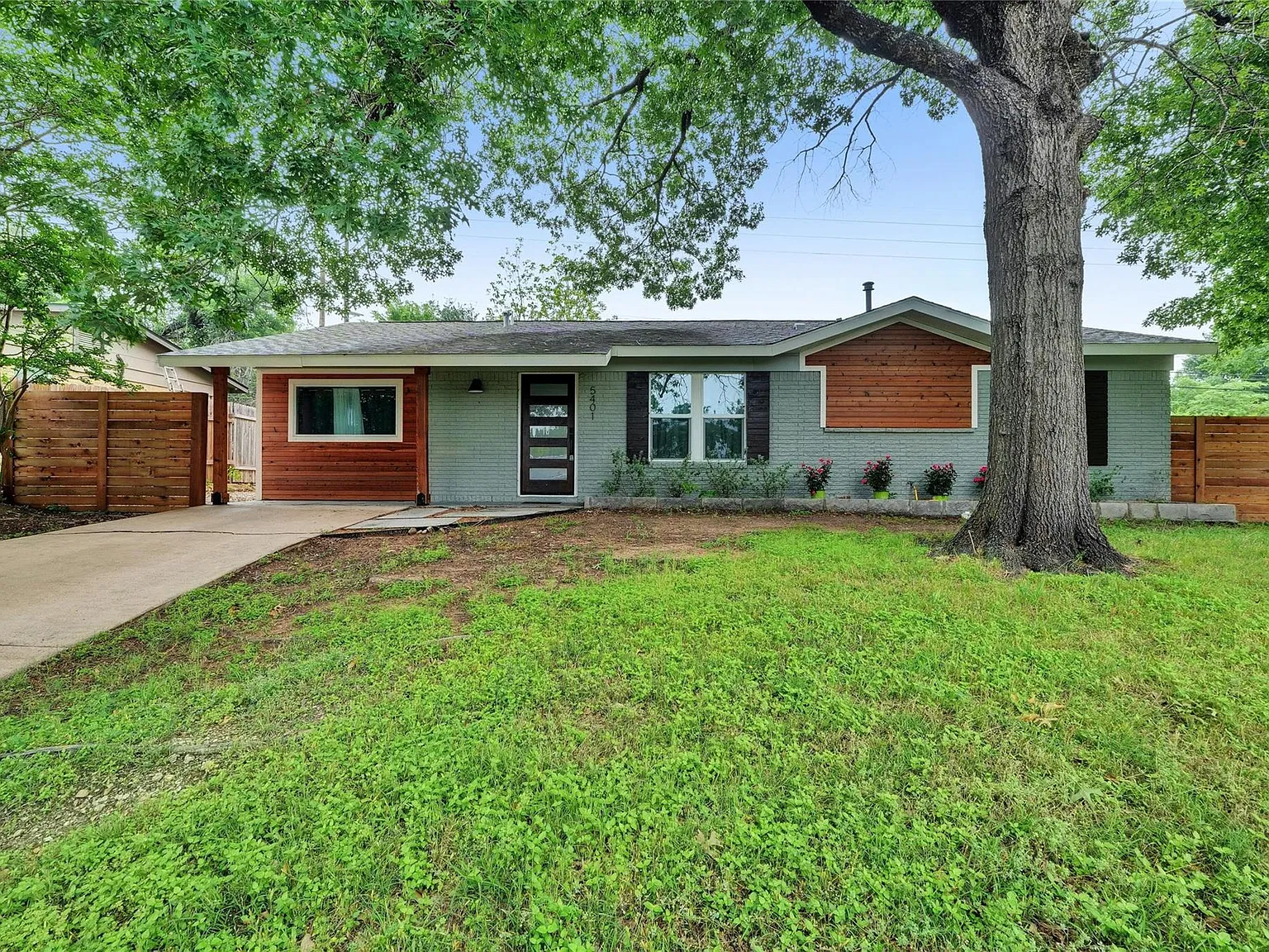 4 bed, 2.0 bath, 1370 sqft, $2,200 — Photo 2
