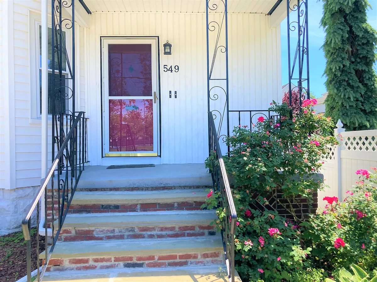 Building Photo - 549 Washington Ave #2