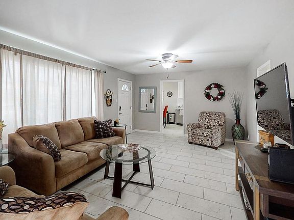 4th image of 517 S Tremont St #1