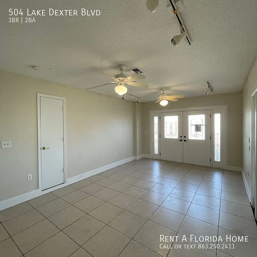 Charming and Picturesque! Pet friendly! Fully Fenced Yard! — Photo 2