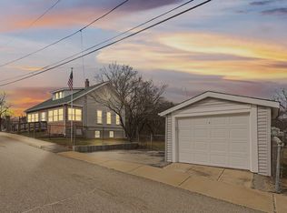 18 Connecticut Ave, Blackstone, MA 01504