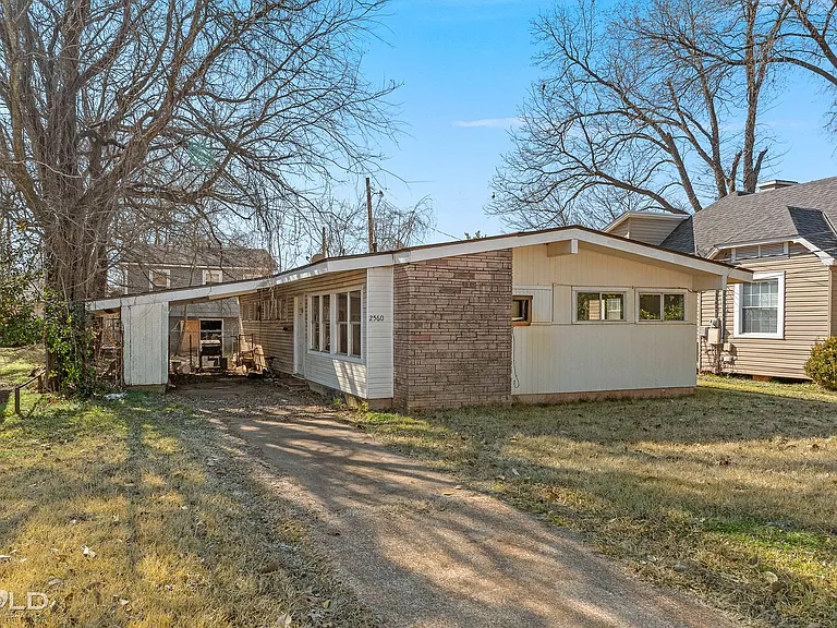 2560 Lamar St — Photo 4