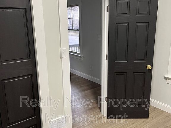 5th image of 4809 Eichorn Ave