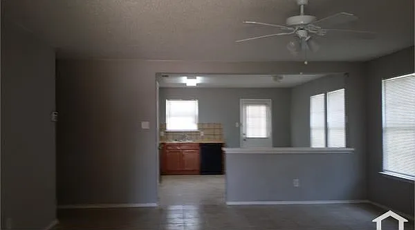 4 bed, 1595 sqft, $1,995 — Photo 4