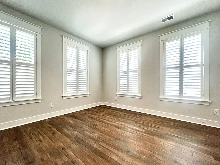 1510 Martel St — Photo 5
