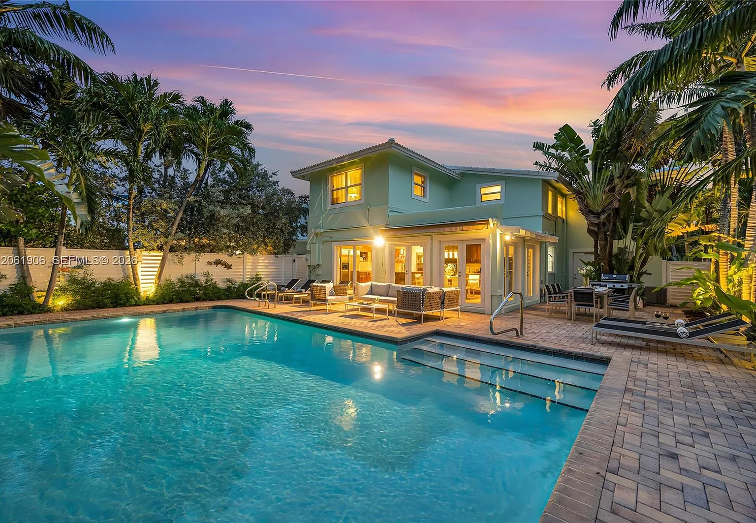 Las Olas By The Sea Ext — Photo 1