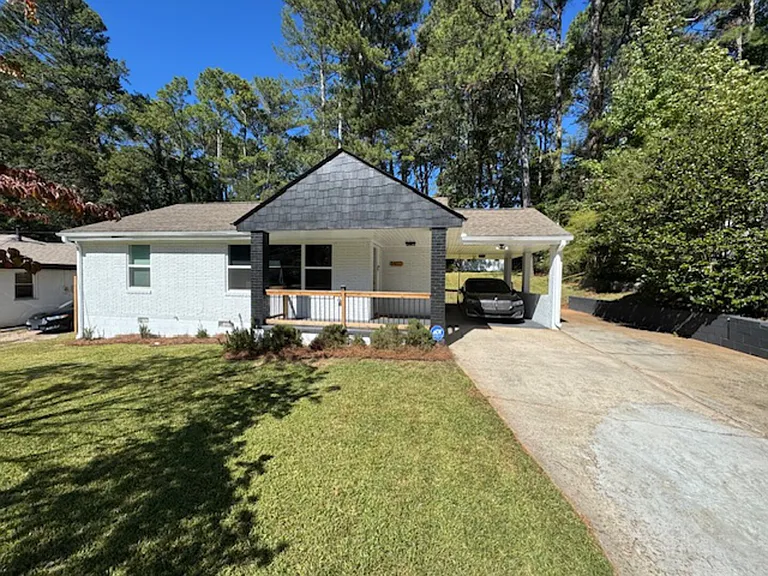 Jackson Dr — Photo 1