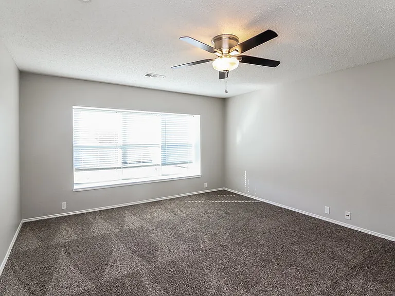 822 Cascade Dr — Photo 11