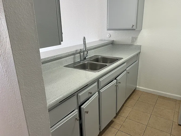 BERENDO APARTMENTS — Photo 12