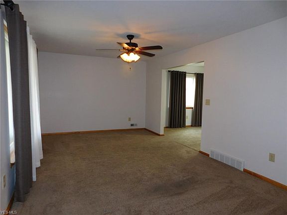 3rd image of 1682 Southbend Dr