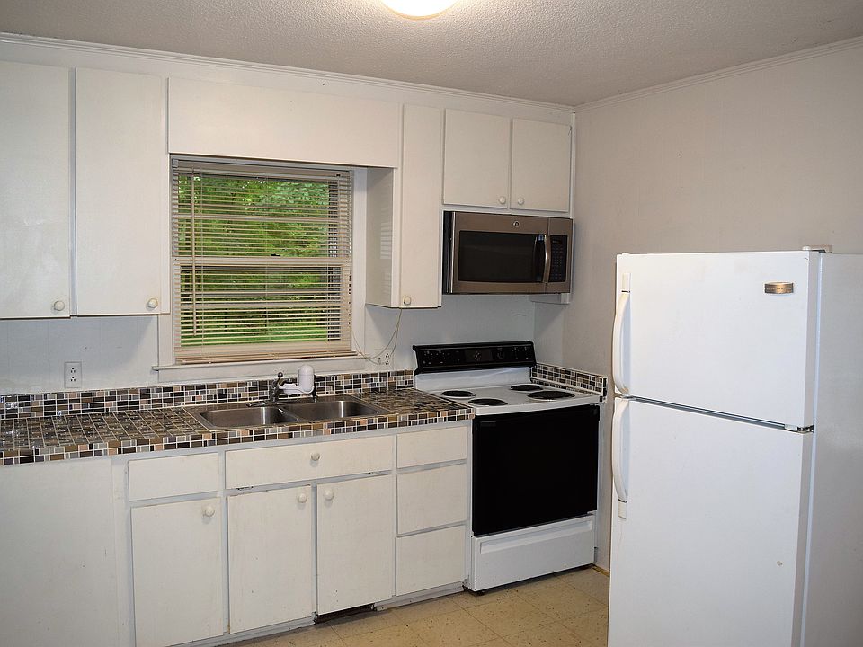 2nd image of 407 Depot St