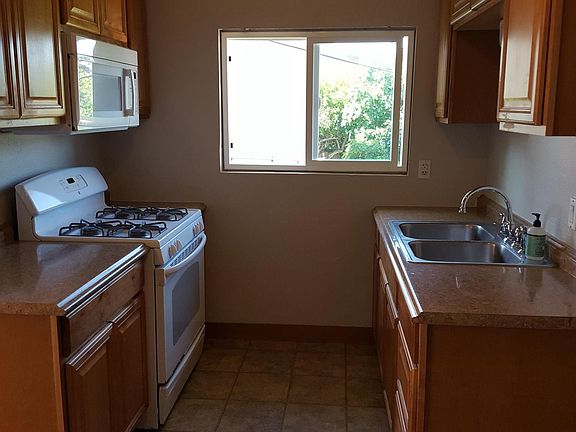 3rd image of 870 27th St #B