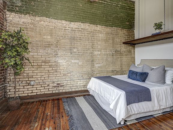 5th image of 110 W Market St #10765538