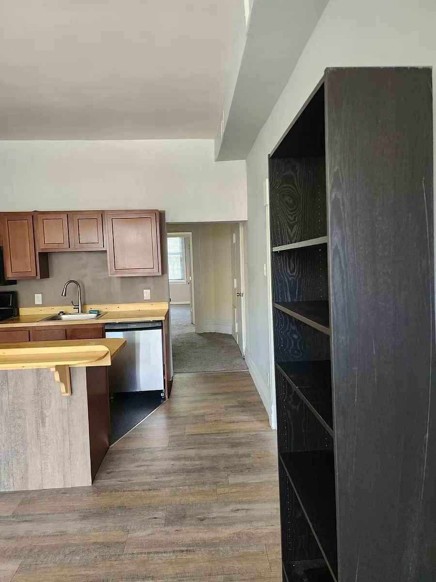 Building Photo - 5515 Hays St #2