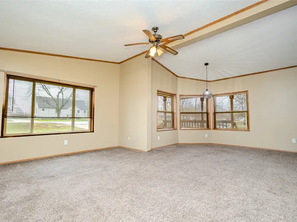 4084 NE 44th Dr, Des Moines, IA 50317