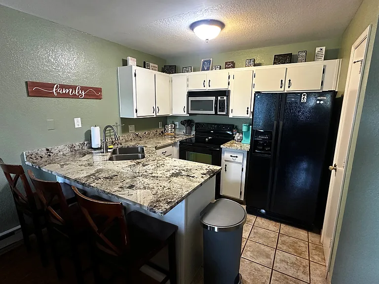 2700 S White Mountain Rd #201 — Photo 2