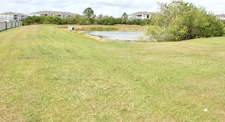 1017 Chalcedony St — Photo 34