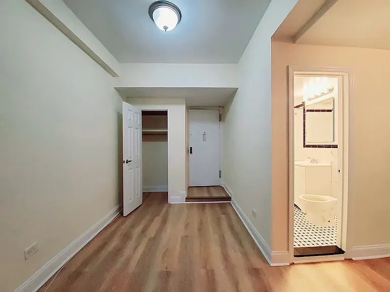 60 Turner Pl #L6 — Photo 4