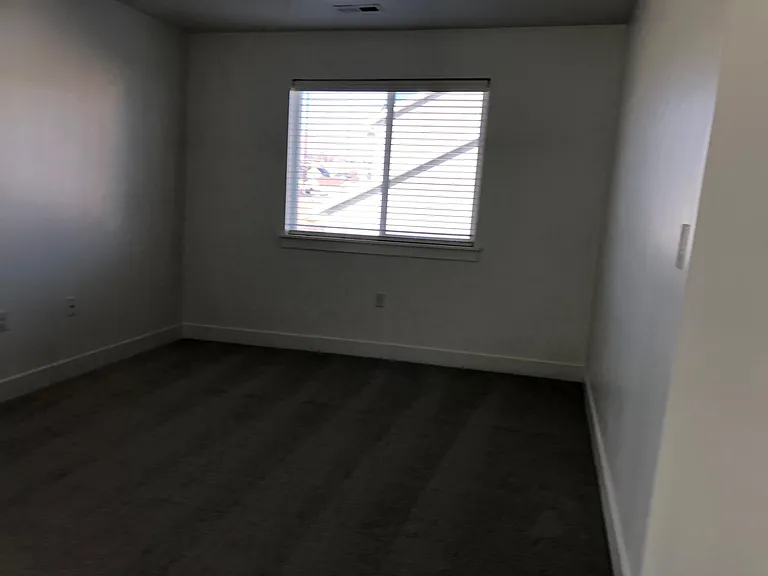 493 W Woodland Rd — Photo 22