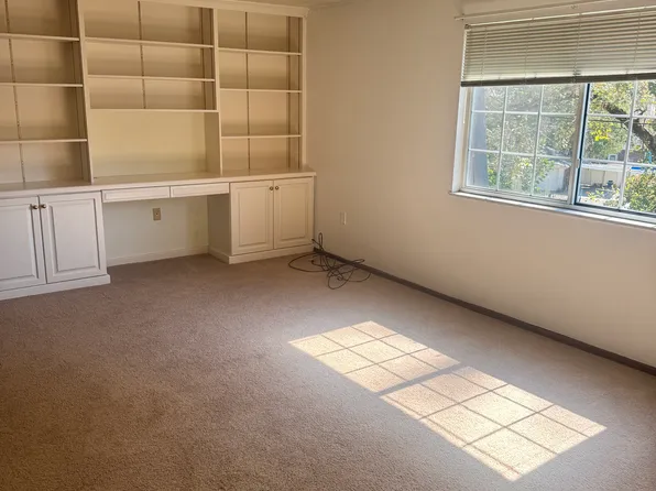3 Stratford Dr APT 301, Wheeling, WV 26003