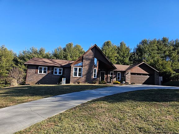 3rd image of 339 Fox Run Dr
