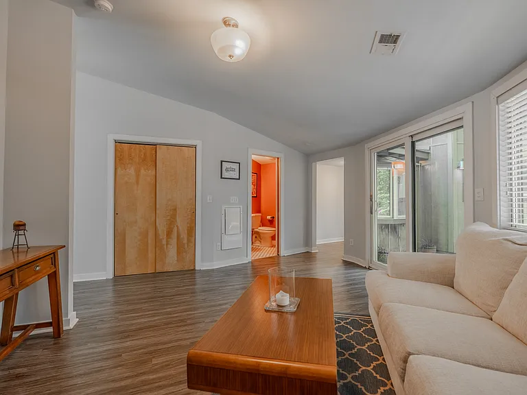 112 Scarlett St — Photo 8