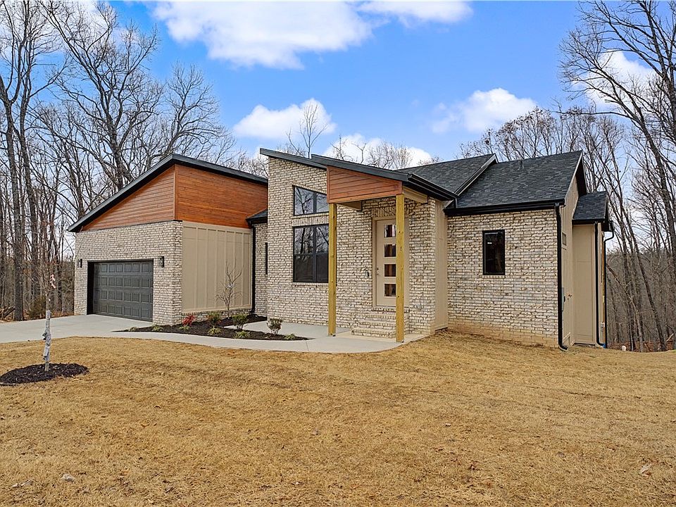 1st image of 2 Celtic Ln
