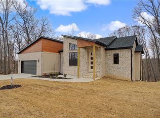 2 Celtic Ln, Bella Vista, AR 72714