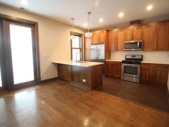 3rd image of 3440 N Southport Ave