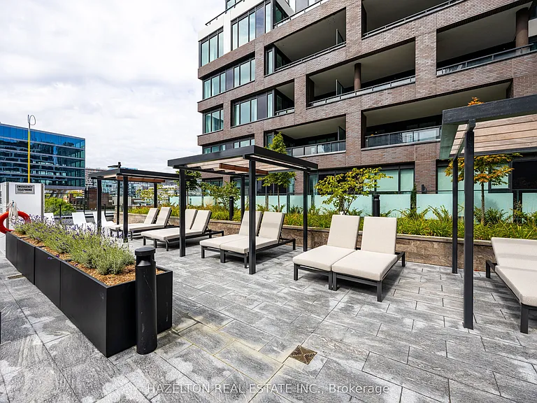 455 Wellington St W #301 — Photo 43