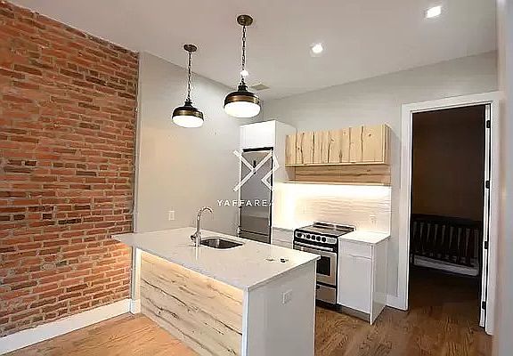 4th image of 1043 Bedford Ave APT 3B