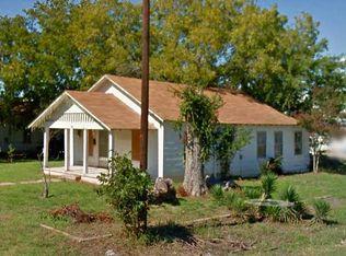 301 W Labadie Ave, De Leon, TX 76444