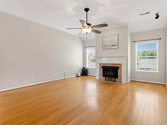 5th image of 211 Saratoga Ln