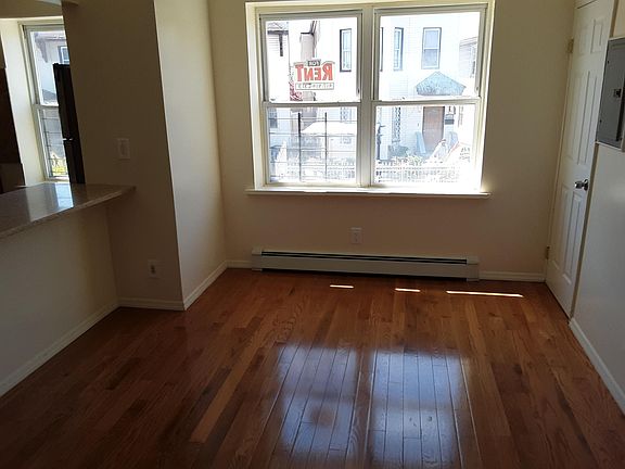3rd image of 135-19 Kew Gardens Rd