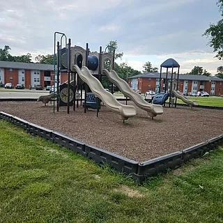 Westbrooke Village Apartments — Photo 11
