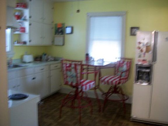 3rd image of 504 Turner Ln