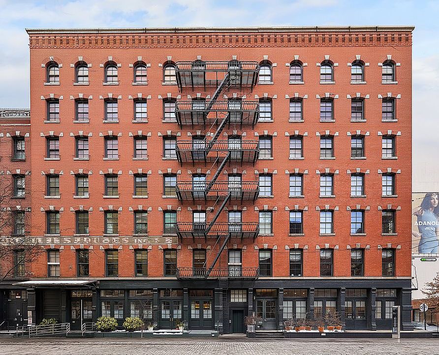 2nd image of 434 Greenwich St Unit Ph7r