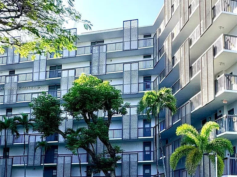 20500 W Country Club Dr #410 — Photo 28
