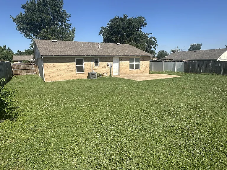 632 N Ramblin Oaks Dr — Photo 3
