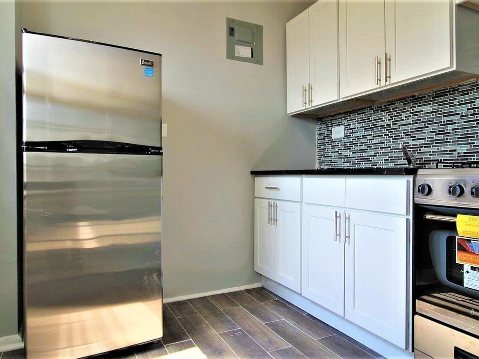 2nd image of 3555 Bruckner Blvd APT 3M