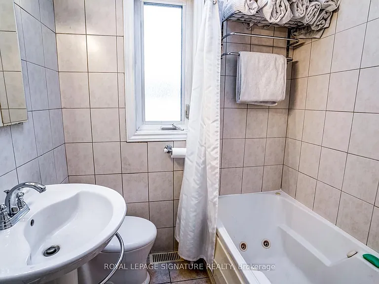 33 Athlone Rd #MAIN FL — Photo 21