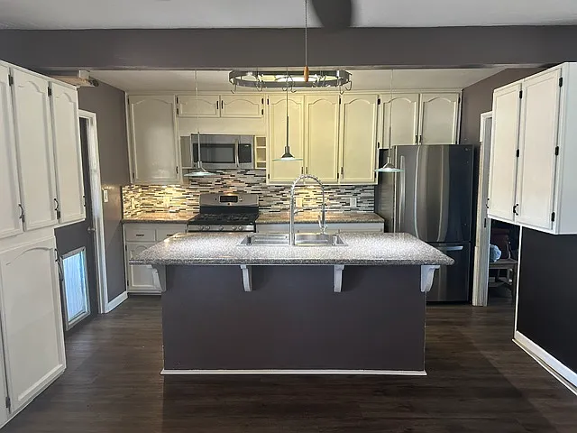 751 Elder Ave — Photo 5