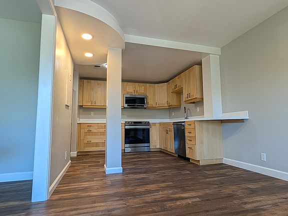 4th image of 137 Union Ave Unit E