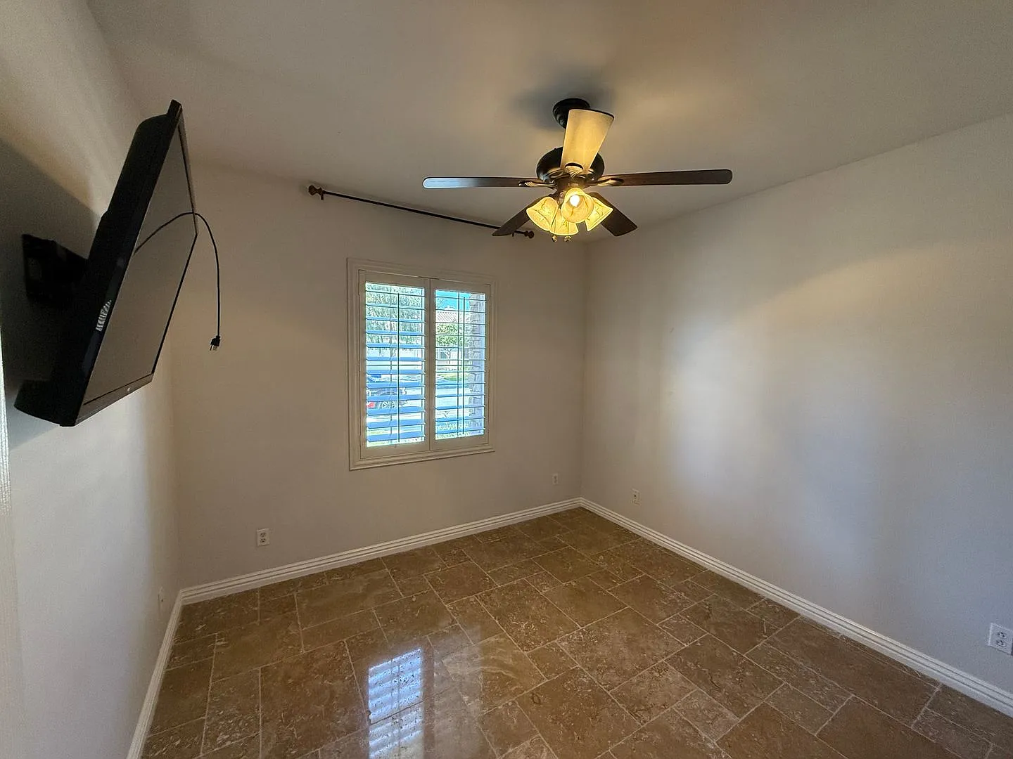 Desirable Camarillo home in the Pitts Ranch Neighborhood — Photo 3
